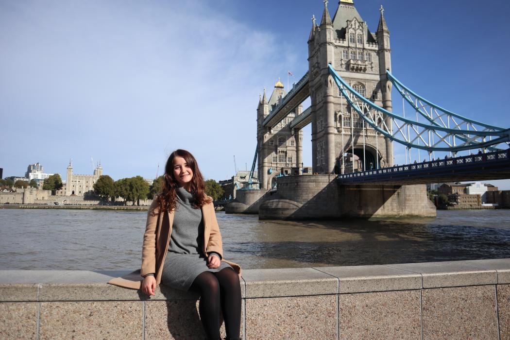 Michelle von Arx ist in Ausbildung zur Kauffrau mit Berufsmaturität bei der Aargauischen Kantonalbank Aarau