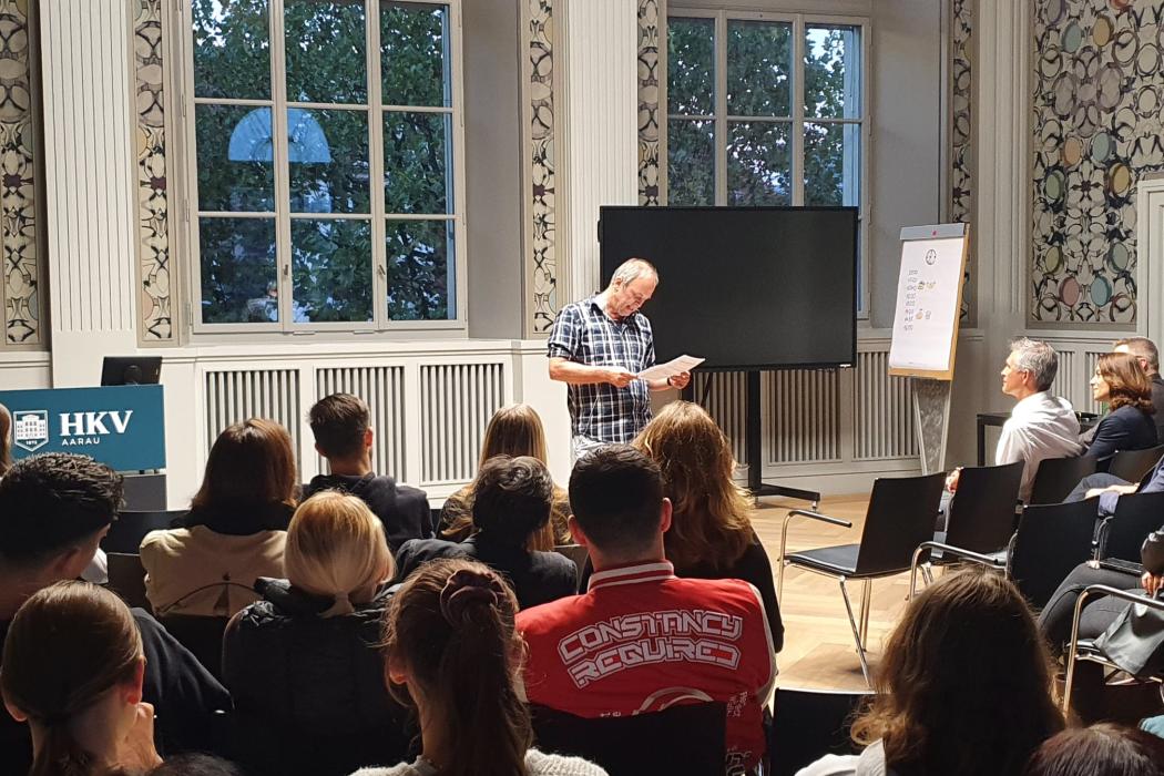 Urs Troxler: Die Tücken des Online-Datings Urs Troxler: Slam-Poet, Kabarettist, Lehrer