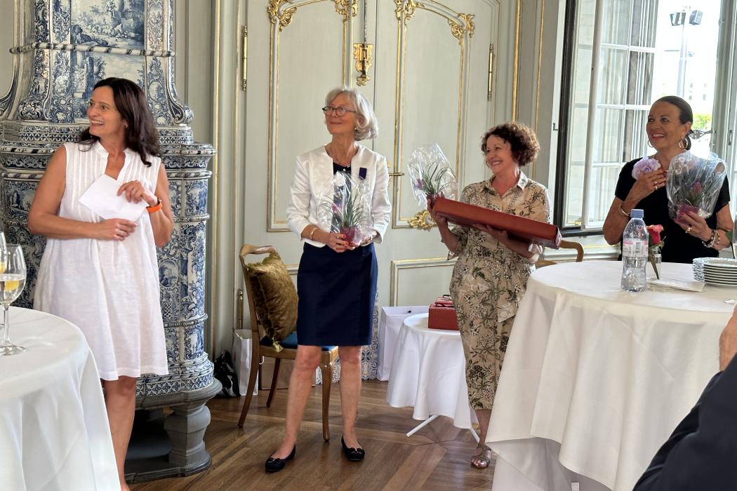 Überreichung des Ordens an Sylvette Niquet (dritte von links) Überreichung des Ordens an Sylvette Niquet (dritte von links)