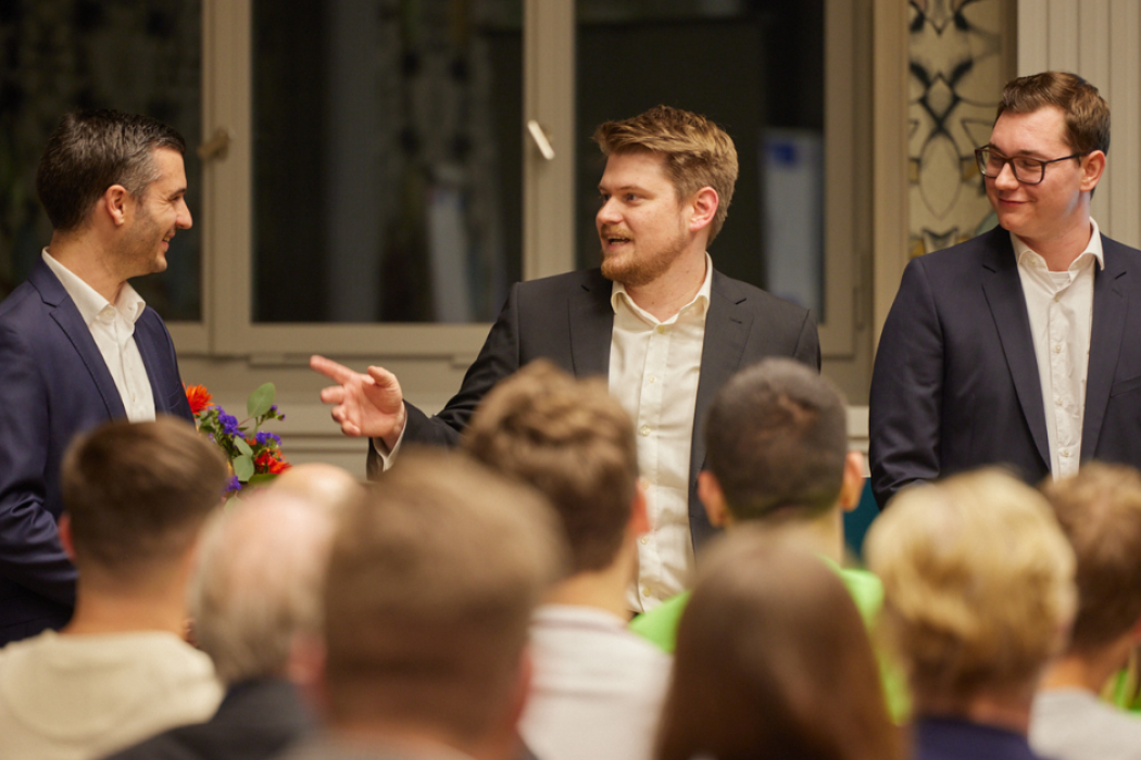 Höhere Fachschule für Wirtschaft (HFW) - HKV Aarau Studenten - Diplomfeier