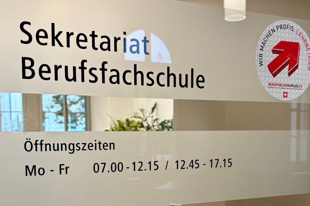 Das neue Schuljahr kann starten - Dank unserem top Sekretariat! Das neue Schuljahr kann starten - Dank unserem top Sekretariat!