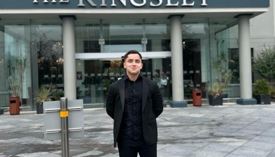 Vojislav Popovic ist in Ausbildung zum Kaufmann mit Berufsmaturität beim Kanton Aargau