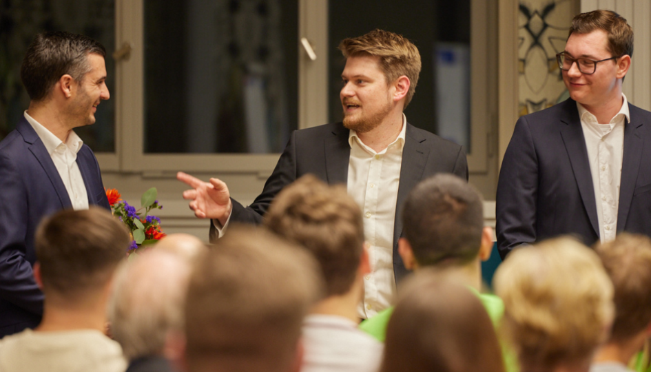 Höhere Fachschule für Wirtschaft (HFW) - HKV Aarau Studenten  - Diplomfeier
