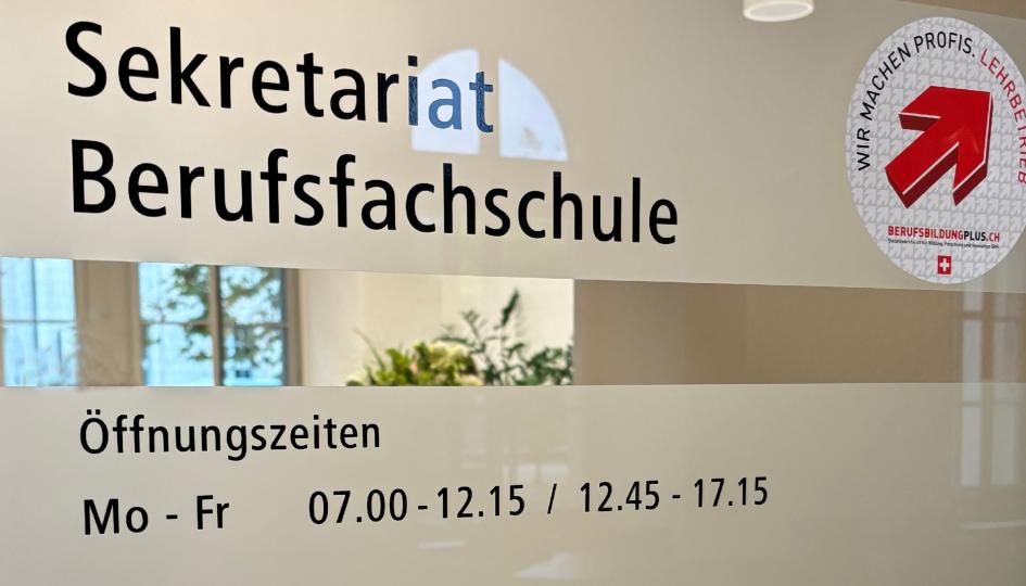 Das neue Schuljahr kann starten - Dank unserem top Sekretariat! Das neue Schuljahr kann starten - Dank unserem top Sekretariat!